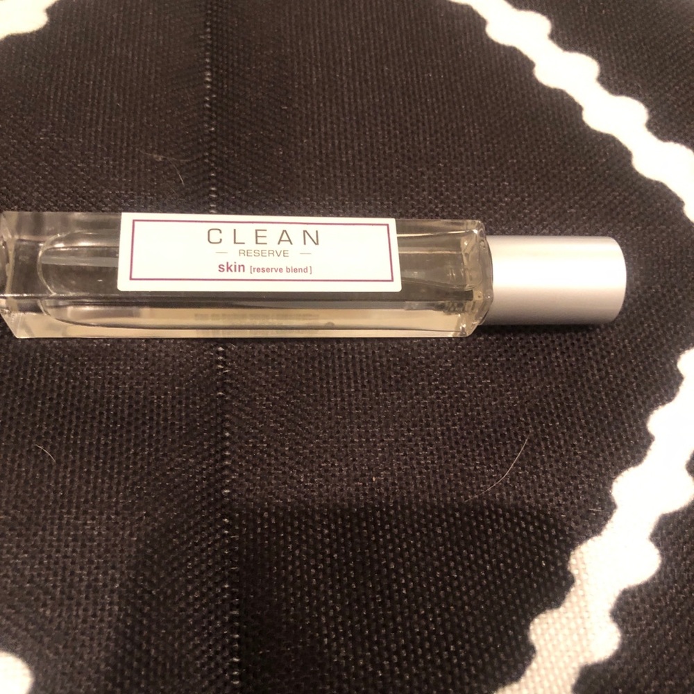 White and yellow Clean Cologne spray